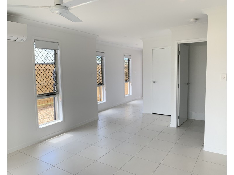 1/8 Kurrajong Circuit, Peregian Springs QLD 4573