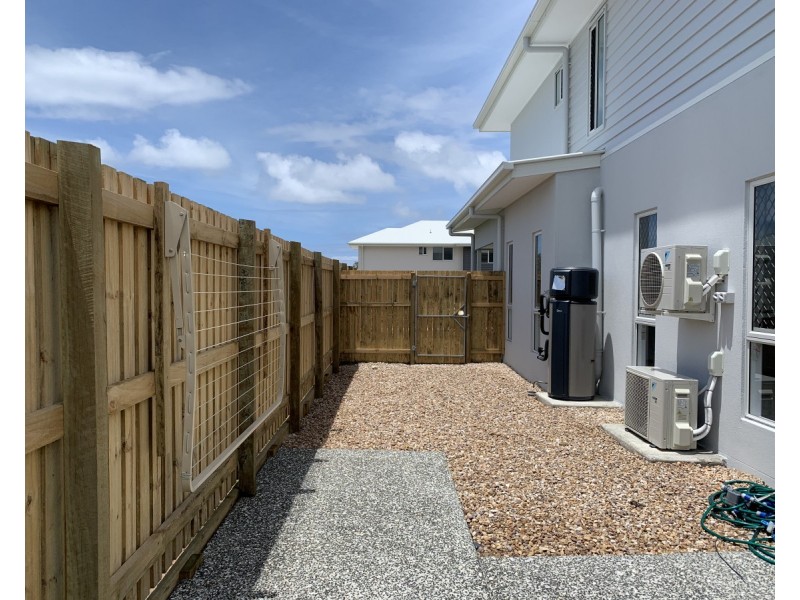 1/8 Kurrajong Circuit, Peregian Springs QLD 4573