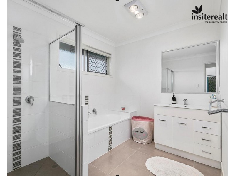 25 Clark Avenue, Glass House Mountains QLD 4518