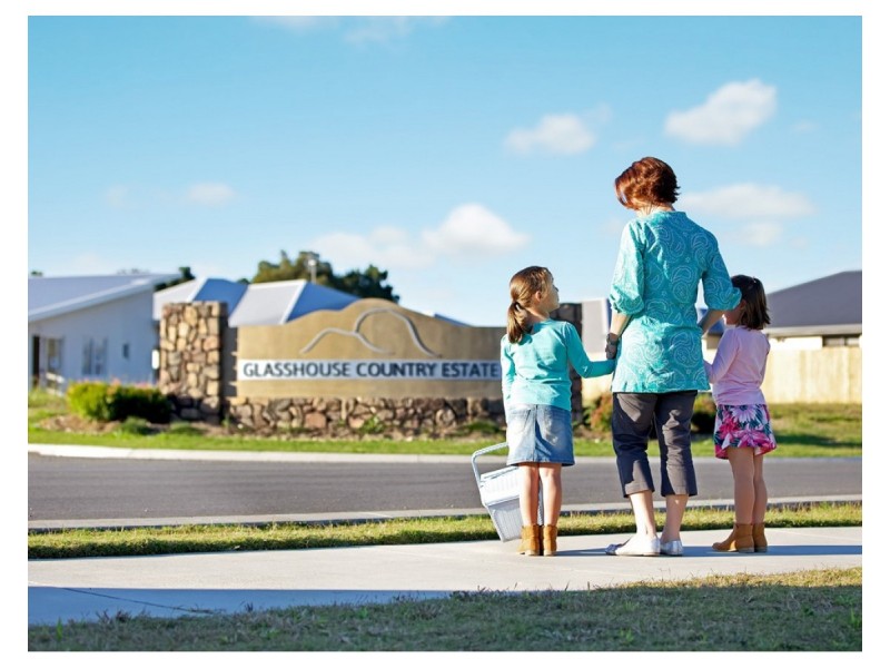 25 Clark Avenue, Glass House Mountains QLD 4518