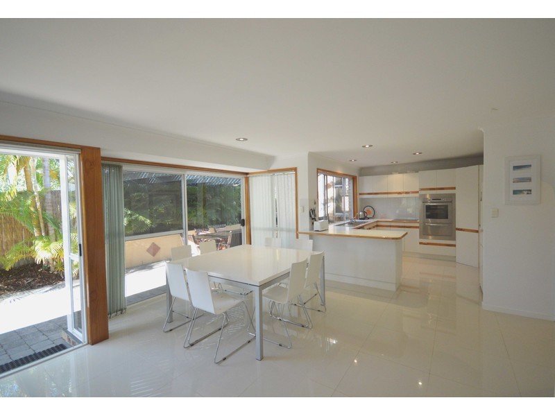 28 Oloway Crescent, Alexandra Headland QLD 4572