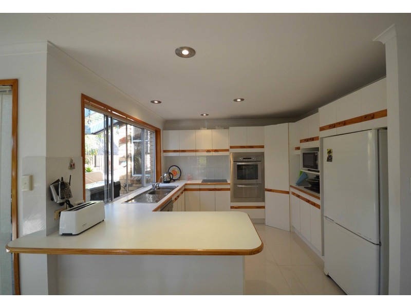 28 Oloway Crescent, Alexandra Headland QLD 4572