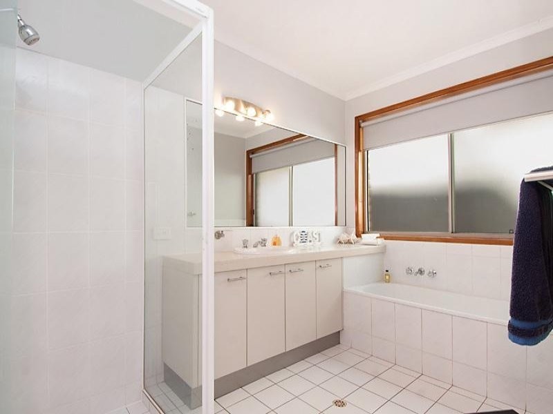 28 Oloway Crescent, Alexandra Headland QLD 4572