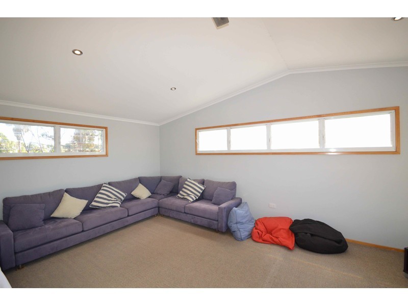 28 Oloway Crescent, Alexandra Headland QLD 4572