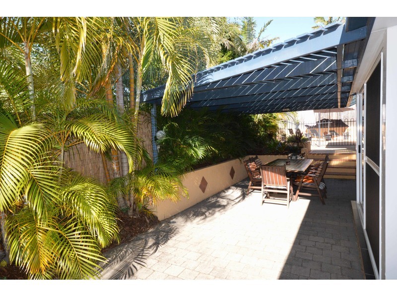 28 Oloway Crescent, Alexandra Headland QLD 4572