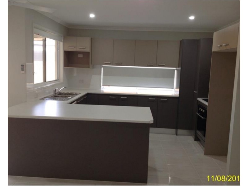 2/9 Sairs Street, Glass House Mountains QLD 4518