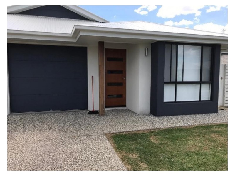 2/9 Sairs Street, Glass House Mountains QLD 4518
