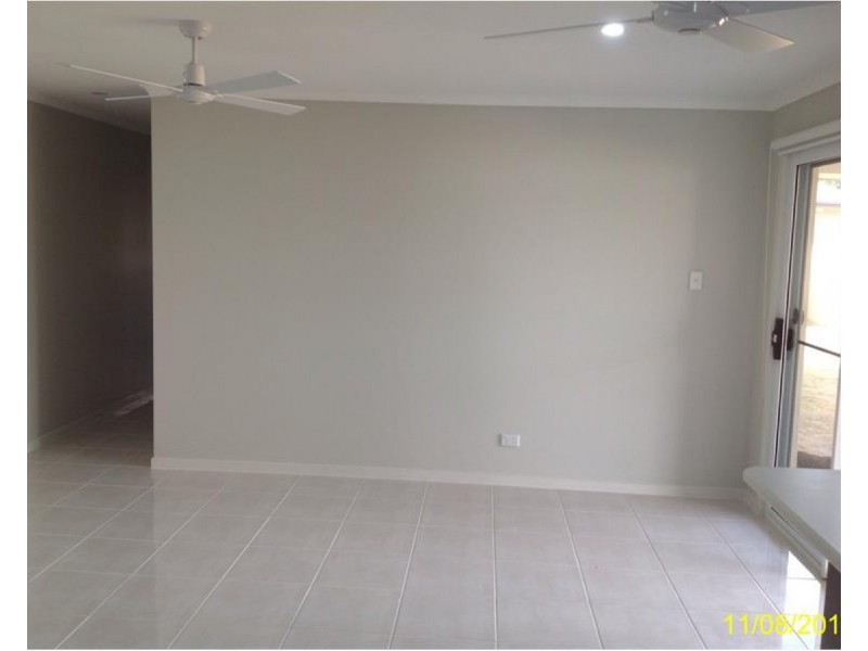 2/9 Sairs Street, Glass House Mountains QLD 4518
