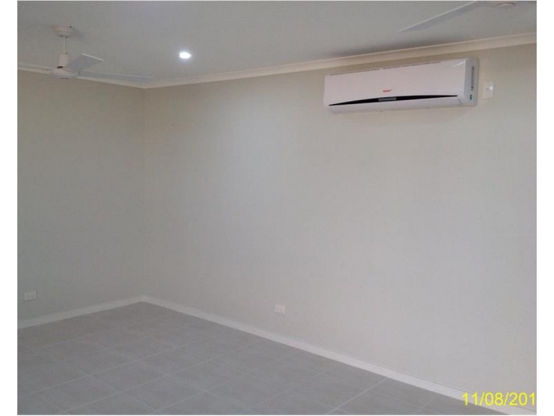 2/9 Sairs Street, Glass House Mountains QLD 4518