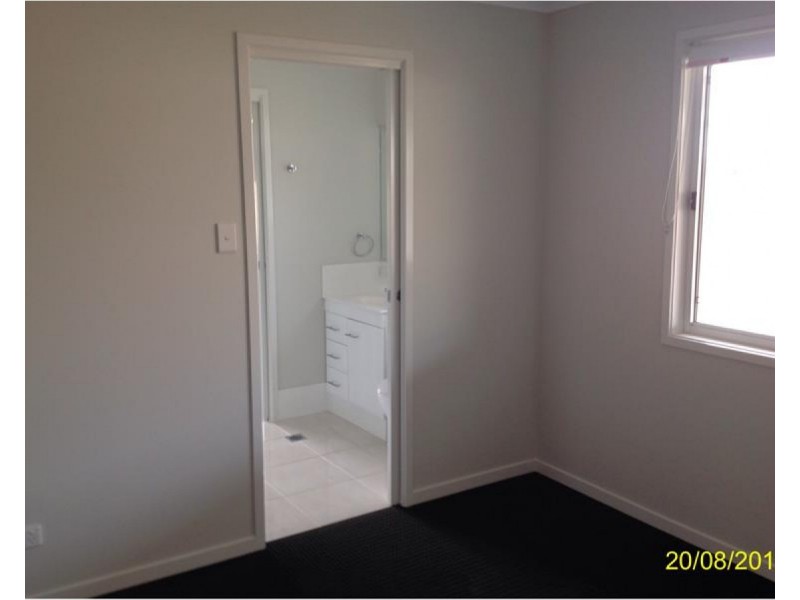 2/9 Sairs Street, Glass House Mountains QLD 4518