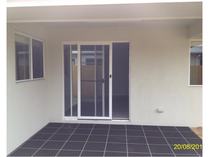 2/9 Sairs Street, Glass House Mountains QLD 4518