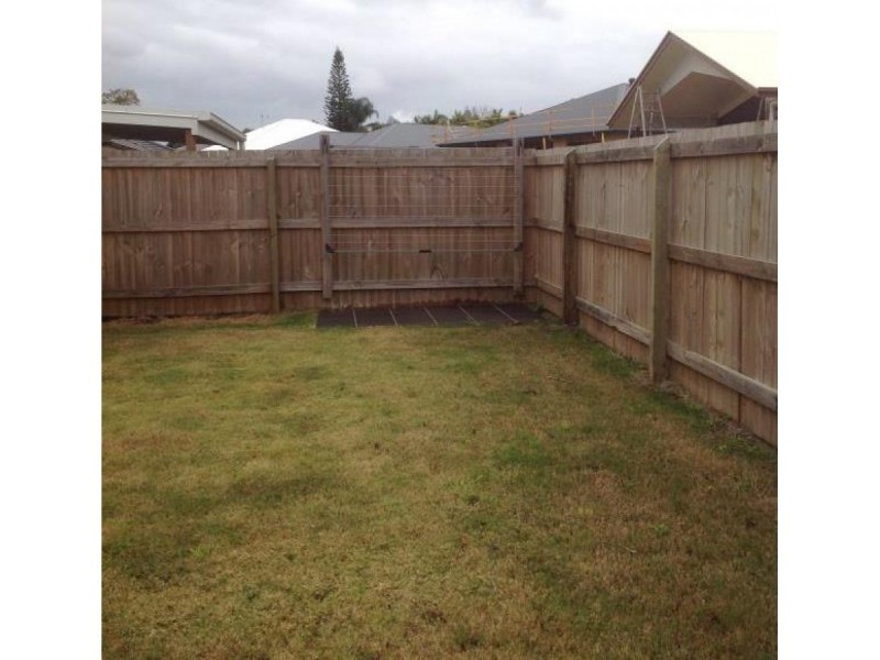 2/9 Sairs Street, Glass House Mountains QLD 4518