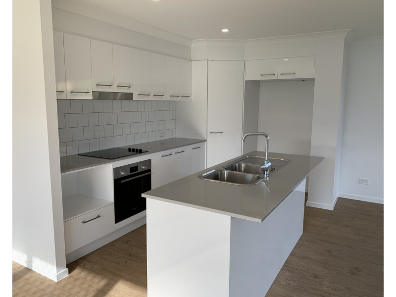 25 Willowood Crescent, Nambour QLD 4560
