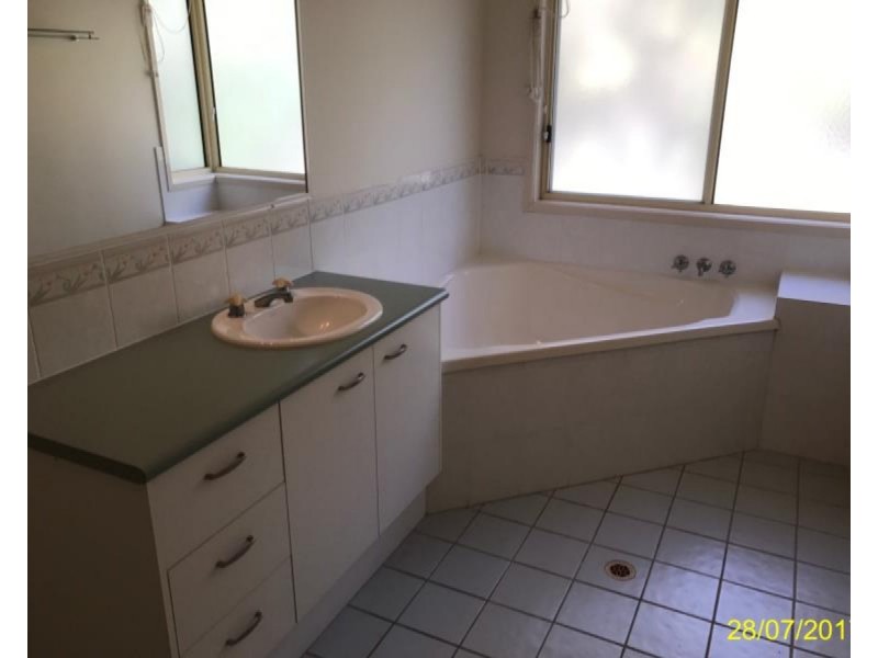 8 Beaverbrook Circuit, Sippy Downs QLD 4556