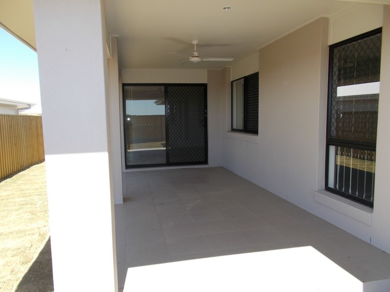 52 Commander Parade, Bucasia QLD 4750