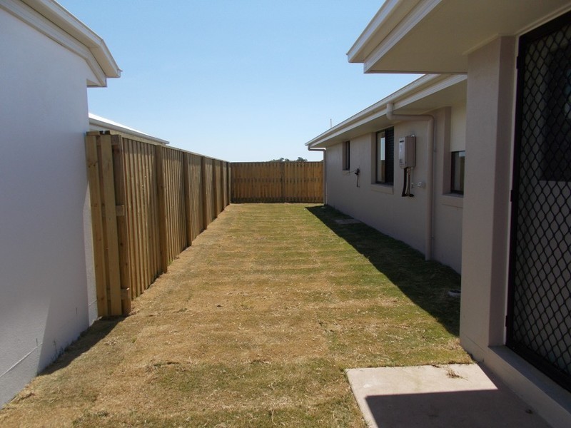 52 Commander Parade, Bucasia QLD 4750