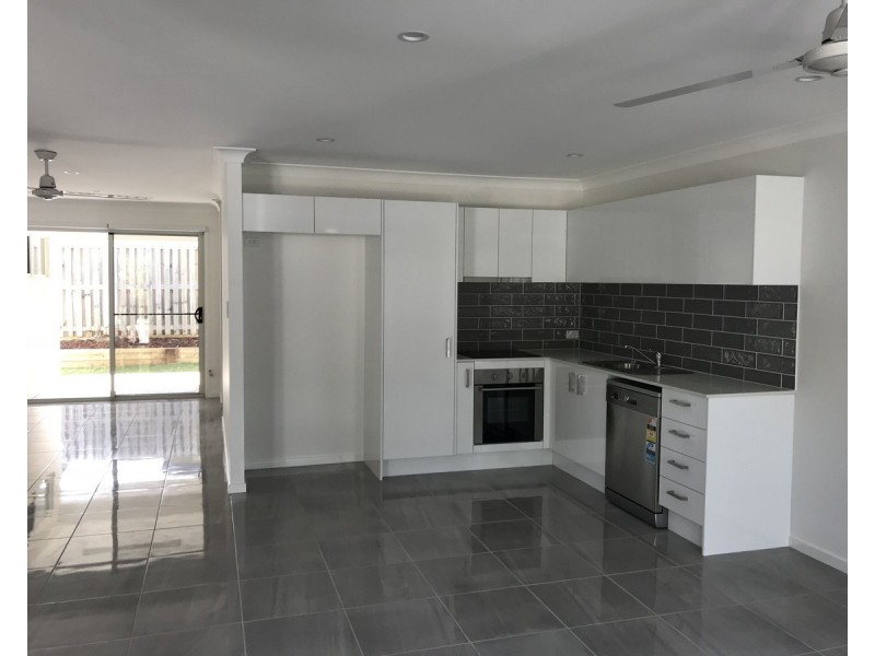 1/8 Impressions Drive, Nambour QLD 4560