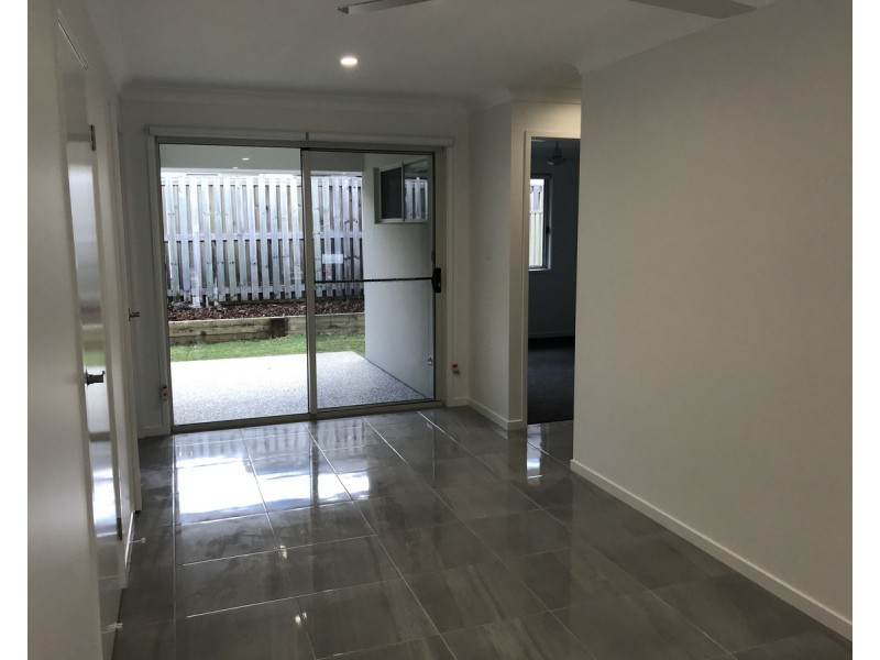 1/8 Impressions Drive, Nambour QLD 4560