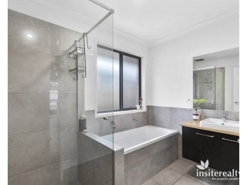 8 Pioneer Way, Palmview QLD 4553