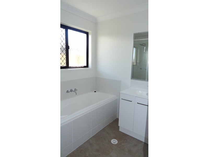 56 Commander Parade, Shoal Point QLD 4750