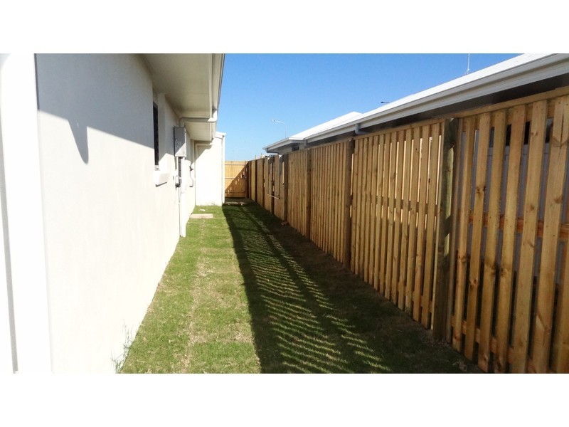 56 Commander Parade, Shoal Point QLD 4750