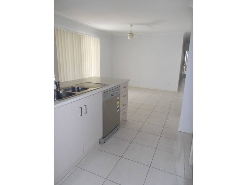 18 Newport Parade, Blacks Beach QLD 4740