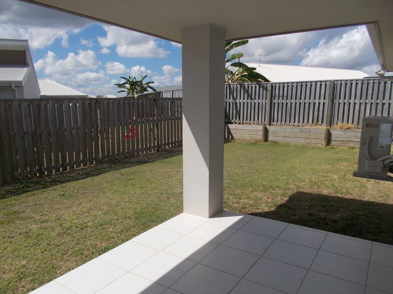 18 Newport Parade, Blacks Beach QLD 4740