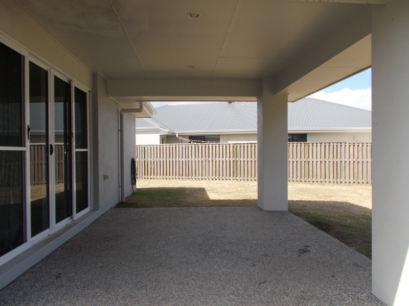 7 Holloways Court, Blacks Beach QLD 4740