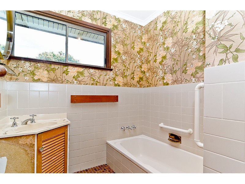 1 Lagoon Drive, Palmwoods QLD 4555