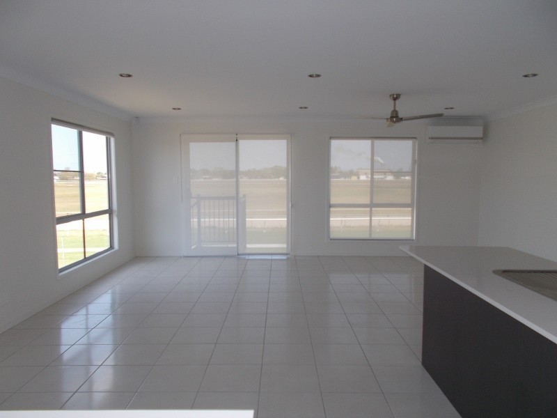 2/47 Makybe Diva Drive, Ooralea QLD 4740