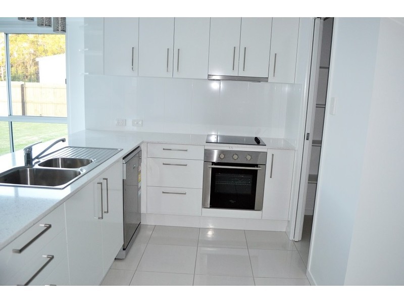 3 Sairs Street, Glass House Mountains QLD 4518