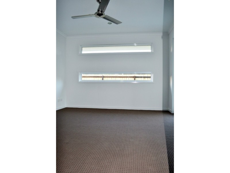 3 Sairs Street, Glass House Mountains QLD 4518