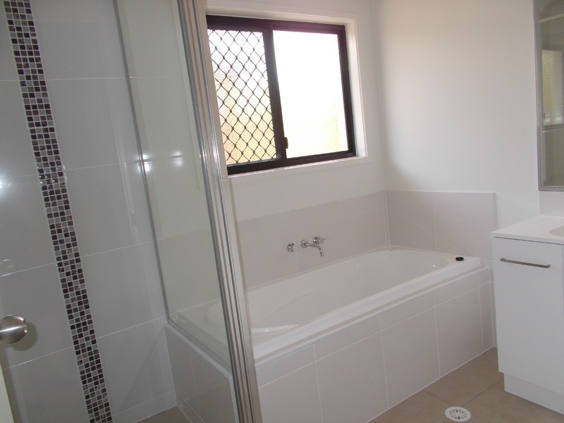 63 Caroval Drive, Rural View QLD 4740