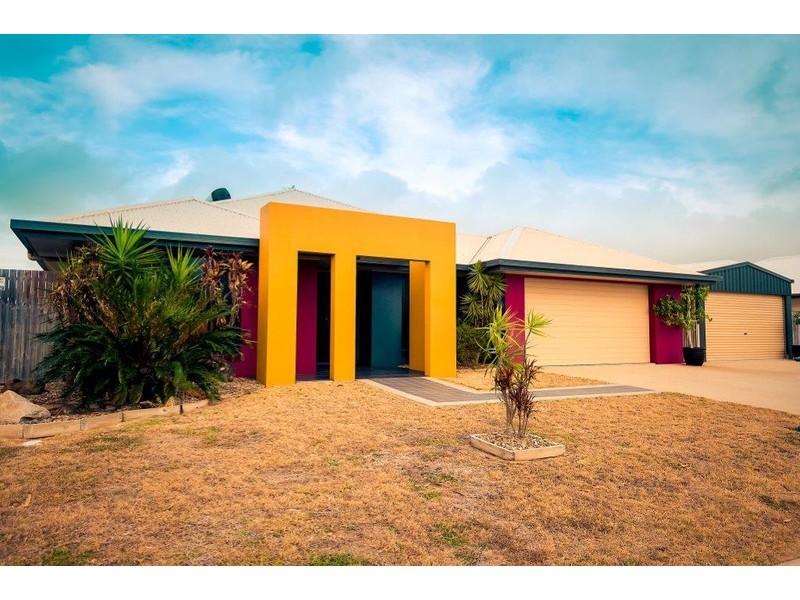 25 Whitehaven Drive, Blacks Beach QLD 4740