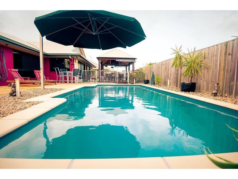 25 Whitehaven Drive, Blacks Beach QLD 4740