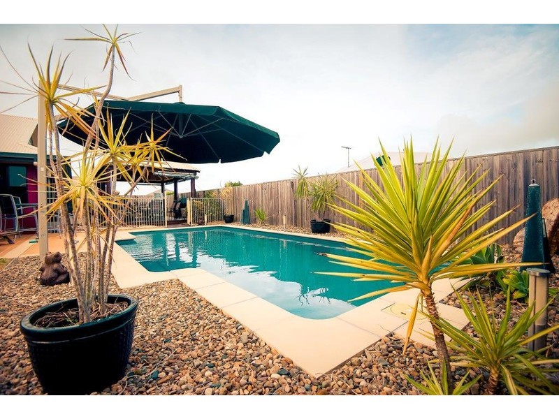 25 Whitehaven Drive, Blacks Beach QLD 4740