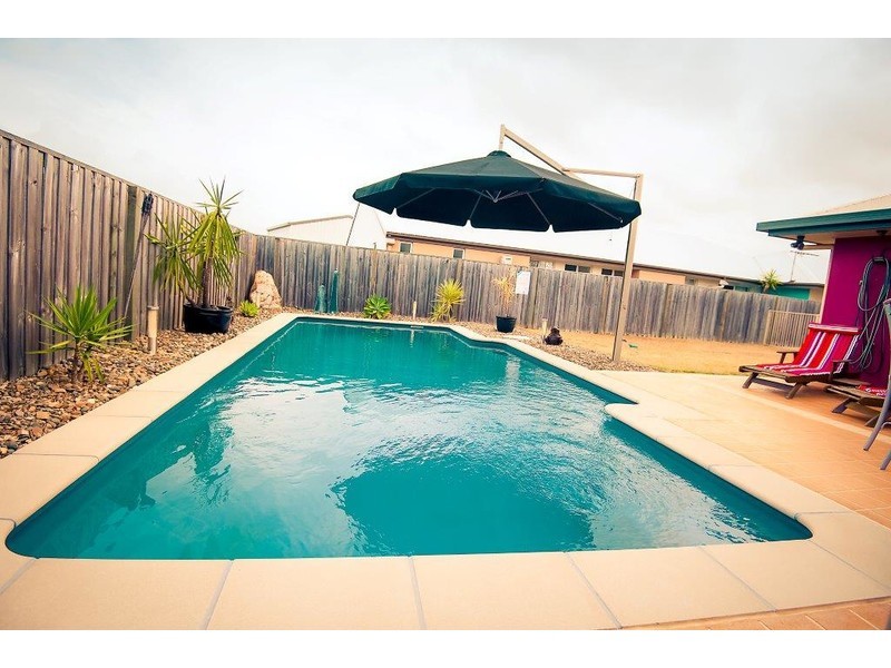 25 Whitehaven Drive, Blacks Beach QLD 4740