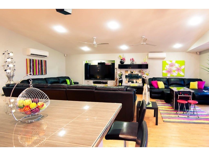 25 Whitehaven Drive, Blacks Beach QLD 4740