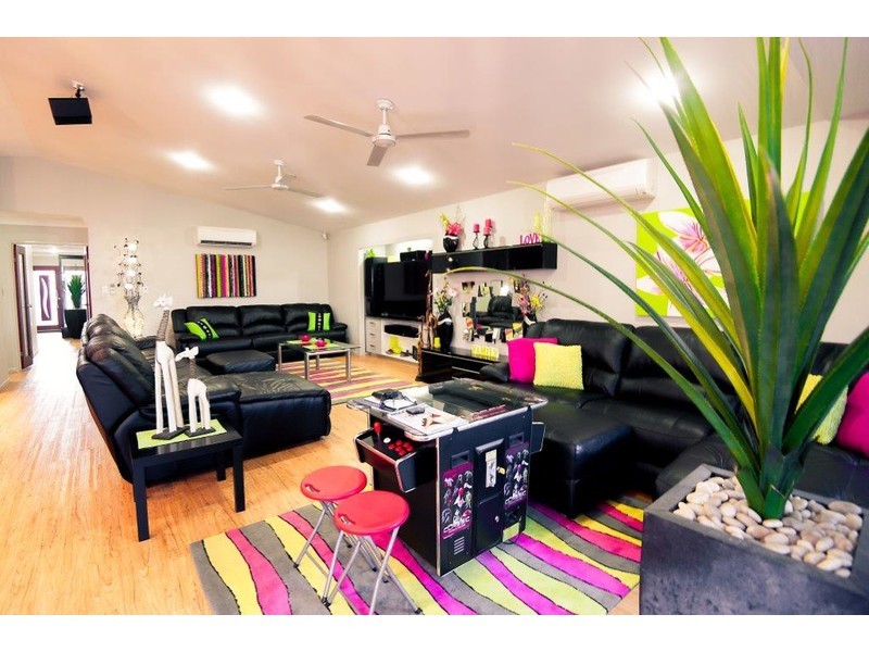 25 Whitehaven Drive, Blacks Beach QLD 4740