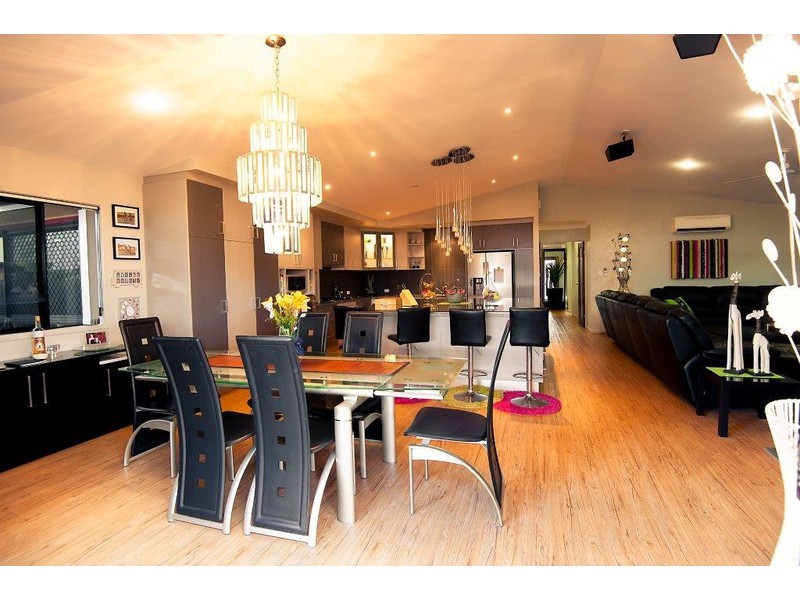 25 Whitehaven Drive, Blacks Beach QLD 4740