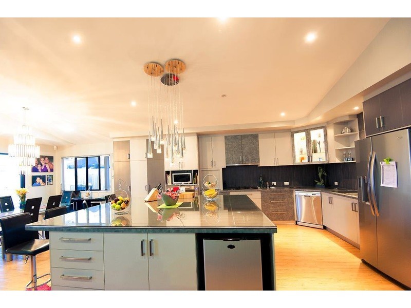 25 Whitehaven Drive, Blacks Beach QLD 4740