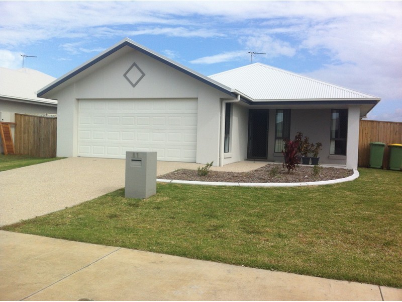 81 Newport Parade, Blacks Beach QLD 4740