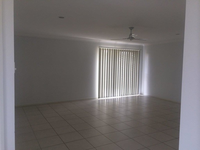 81 Newport Parade, Blacks Beach QLD 4740