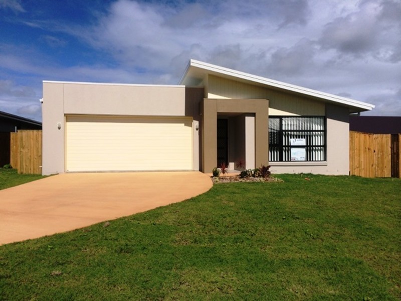 17 Henley Close, Blacks Beach QLD 4740