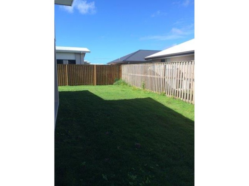 17 Henley Close, Blacks Beach QLD 4740