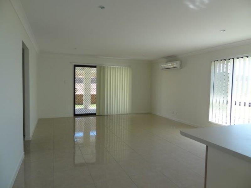 4 Hinkler Court, Rural View QLD 4740