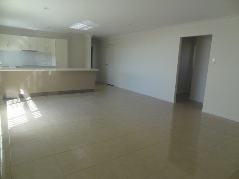4 Hinkler Court, Rural View QLD 4740
