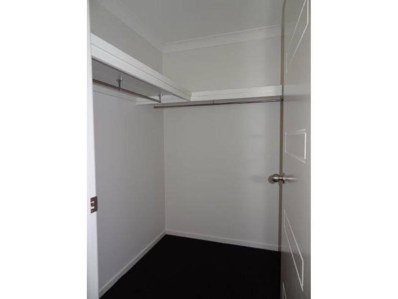 4 Hinkler Court, Rural View QLD 4740
