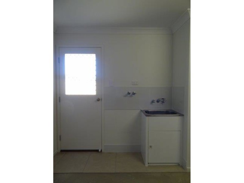 4 Hinkler Court, Rural View QLD 4740