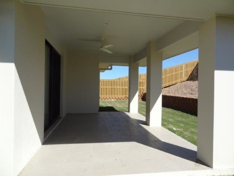 4 Hinkler Court, Rural View QLD 4740